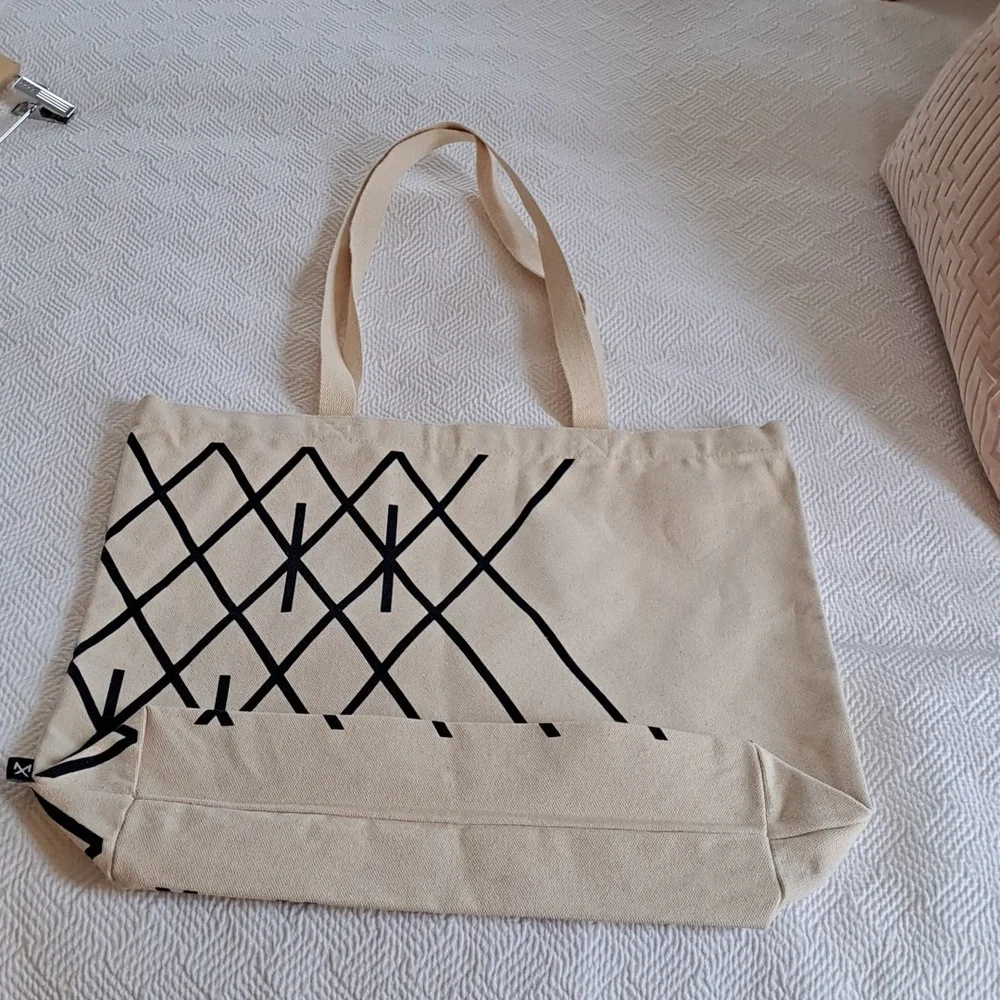 NWOT Margaux New York Natural Canvas Twill Tote Bag‎ Navy Print 17
